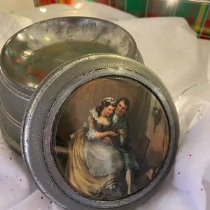 Musical Antique powder/jewlery box